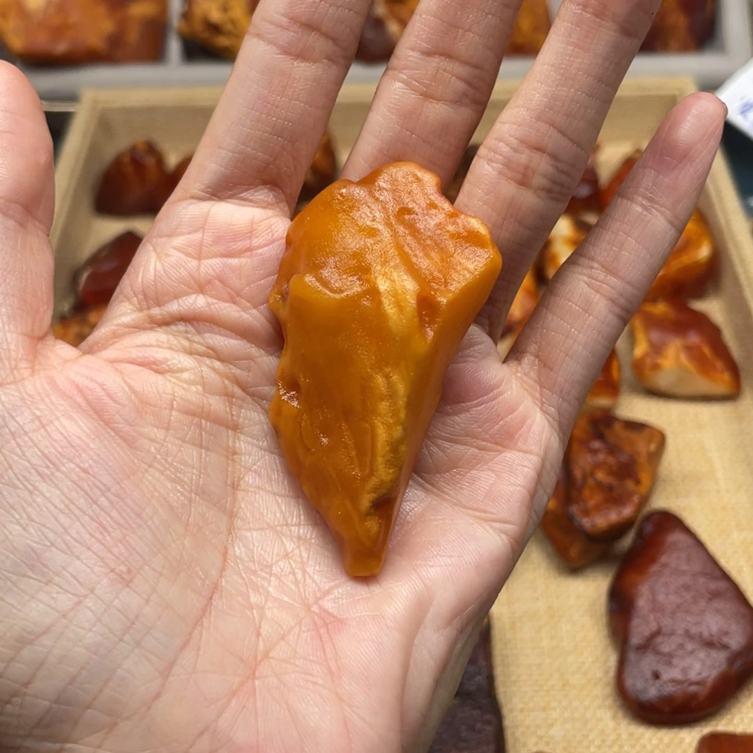 未镶嵌琥珀珠宝奇石