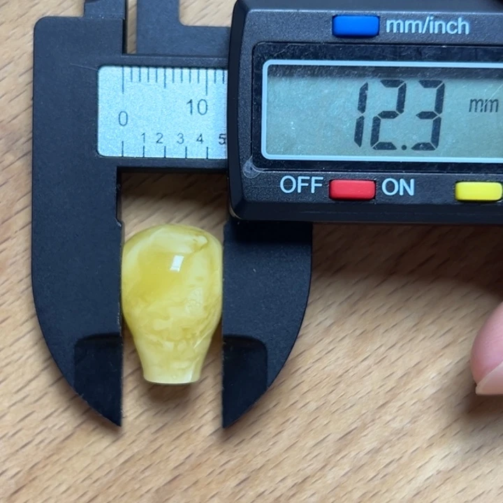 琥珀未镶嵌裸石三通