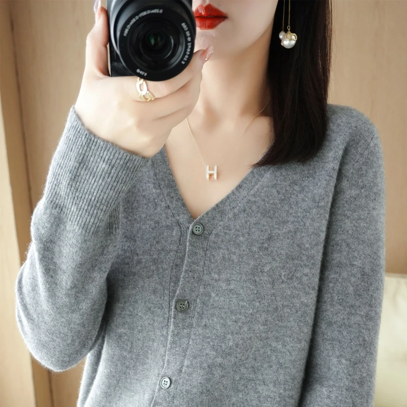 2025新款V领针织开衫女薄款秋季新款宽松毛衣外套外搭小香风上衣