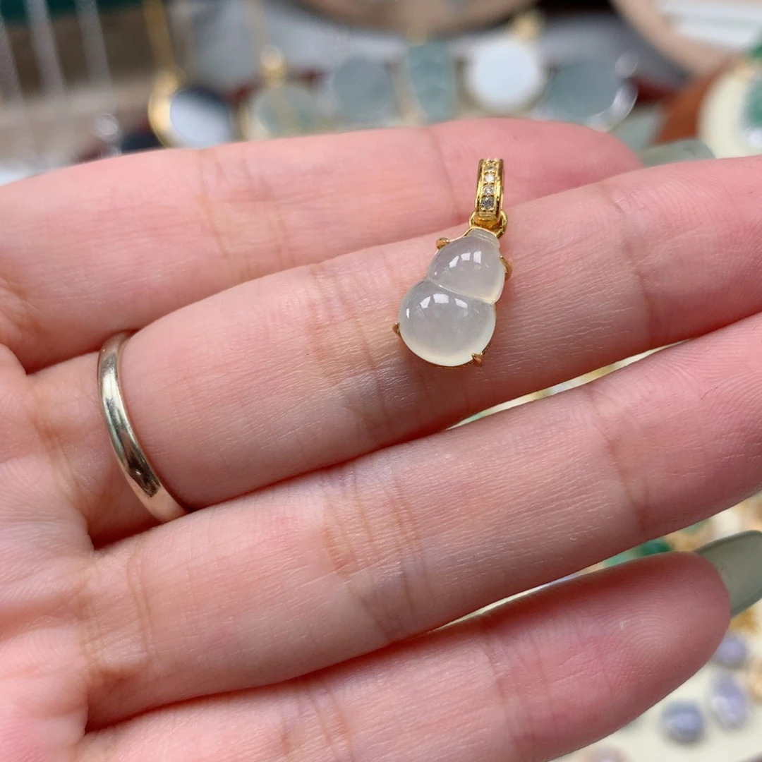 颈饰银S925镶嵌翡翠葫芦