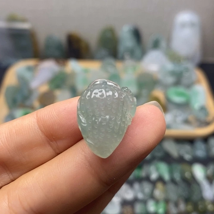 颈饰未镶嵌翡翠花生