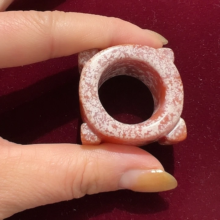 透闪石质玉未镶嵌颈饰