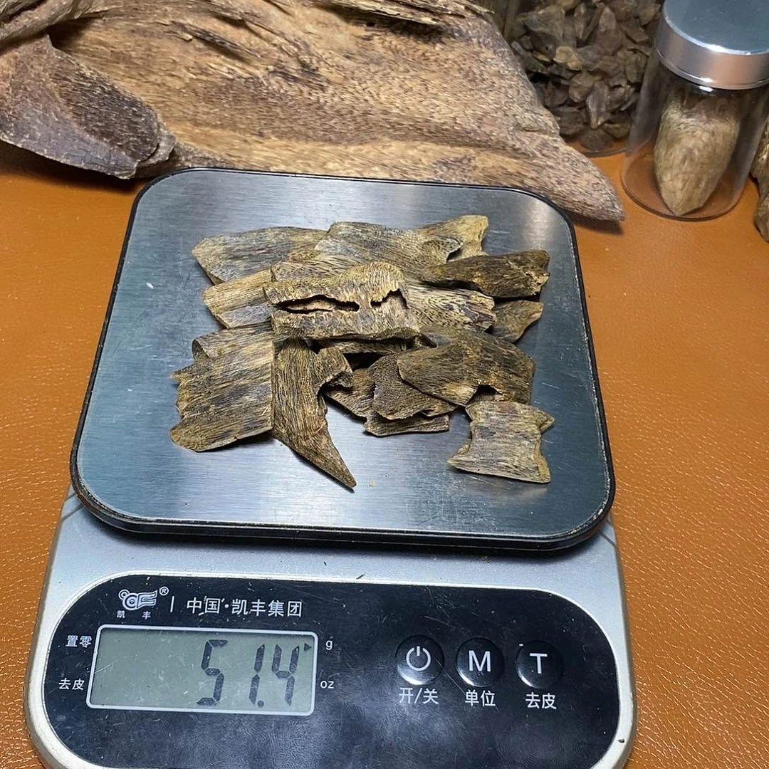沉香沉香碎屑虎**腾白露块料50克