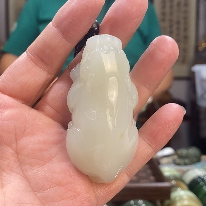 和田玉未镶嵌把件