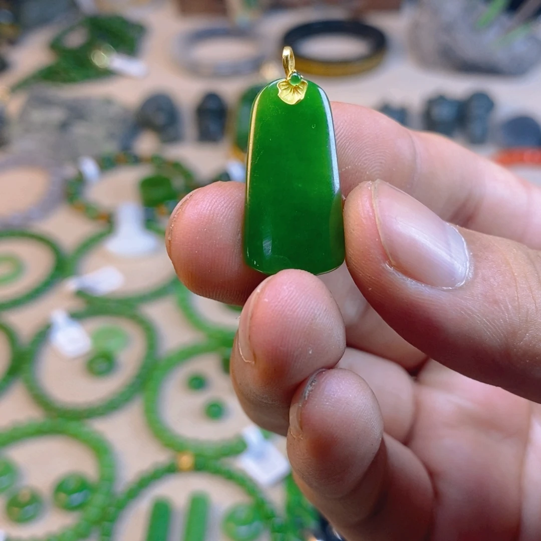 春***阳和田玉18K金镶嵌颈饰