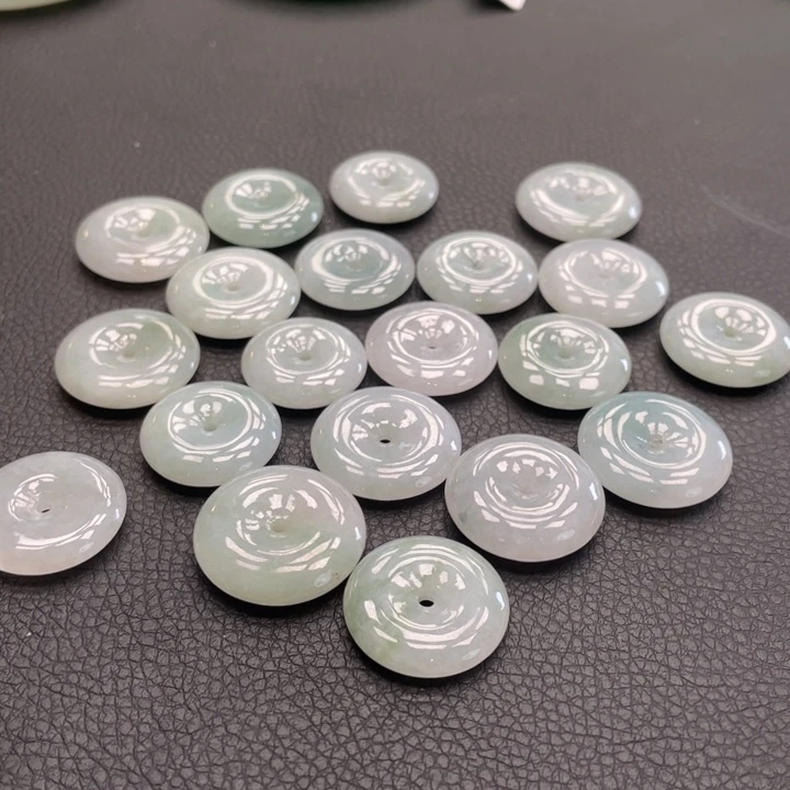 翡翠未镶嵌颈饰缅甸翡翠多样性发货发一个