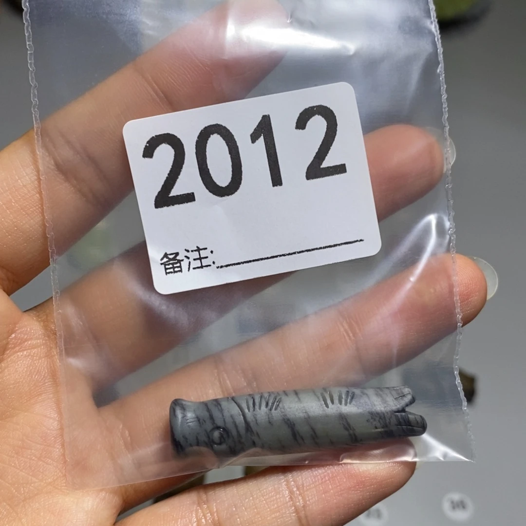 颈饰未镶嵌岫岩河磨玉（透闪石质玉）阿***丁