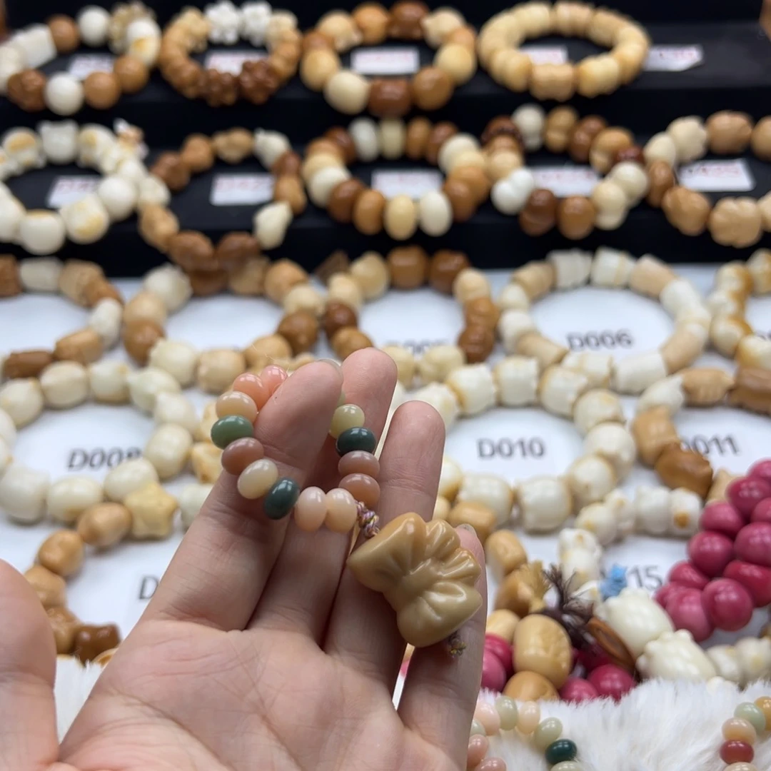 吊坠白玉菩提瑕疵