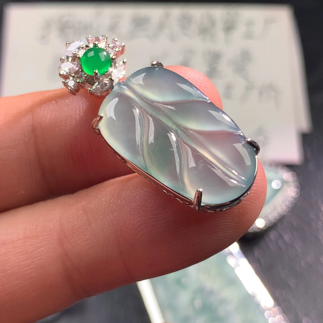 翡翠未镶嵌颈饰高冰叶子