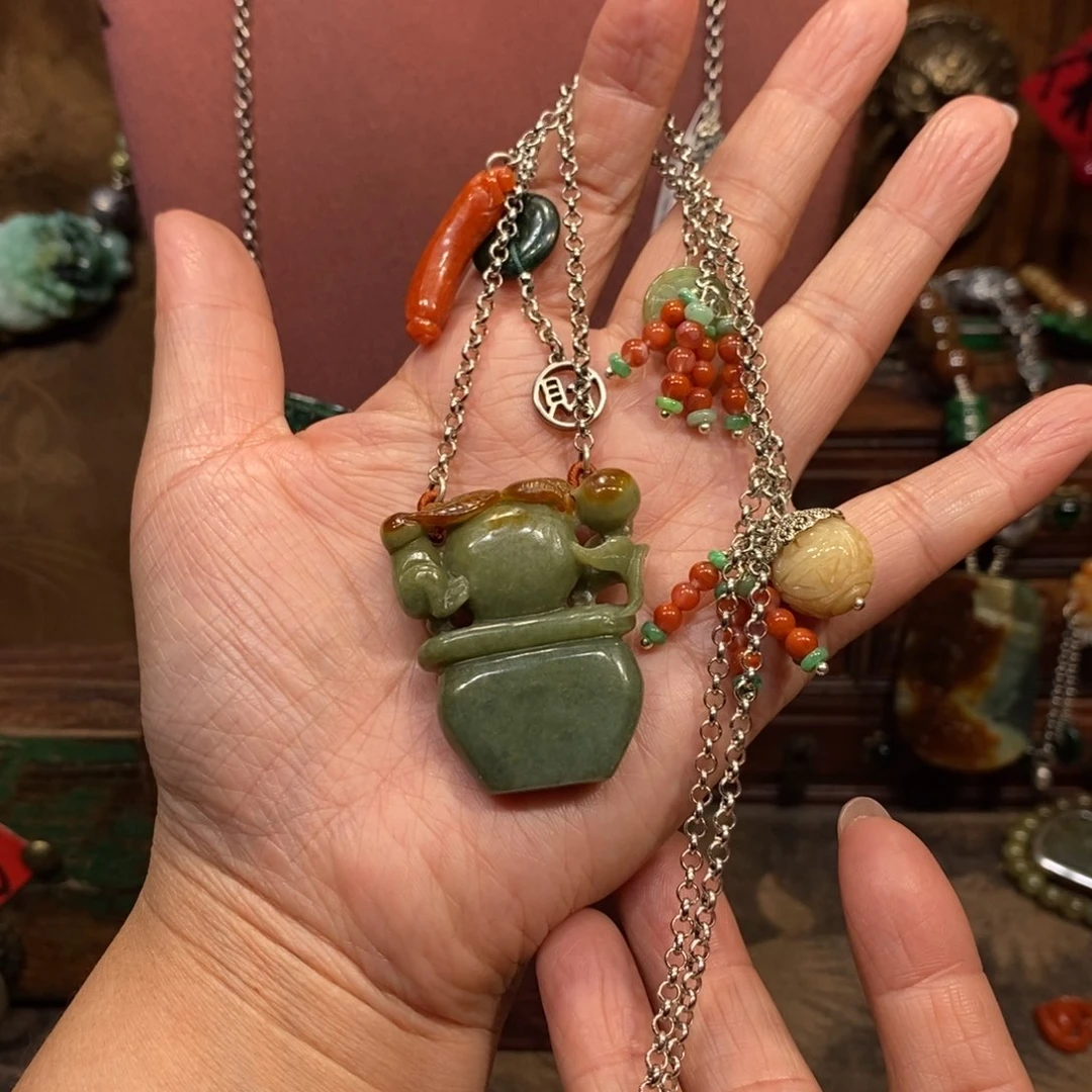 翡翠吊坠(赠链)未镶嵌