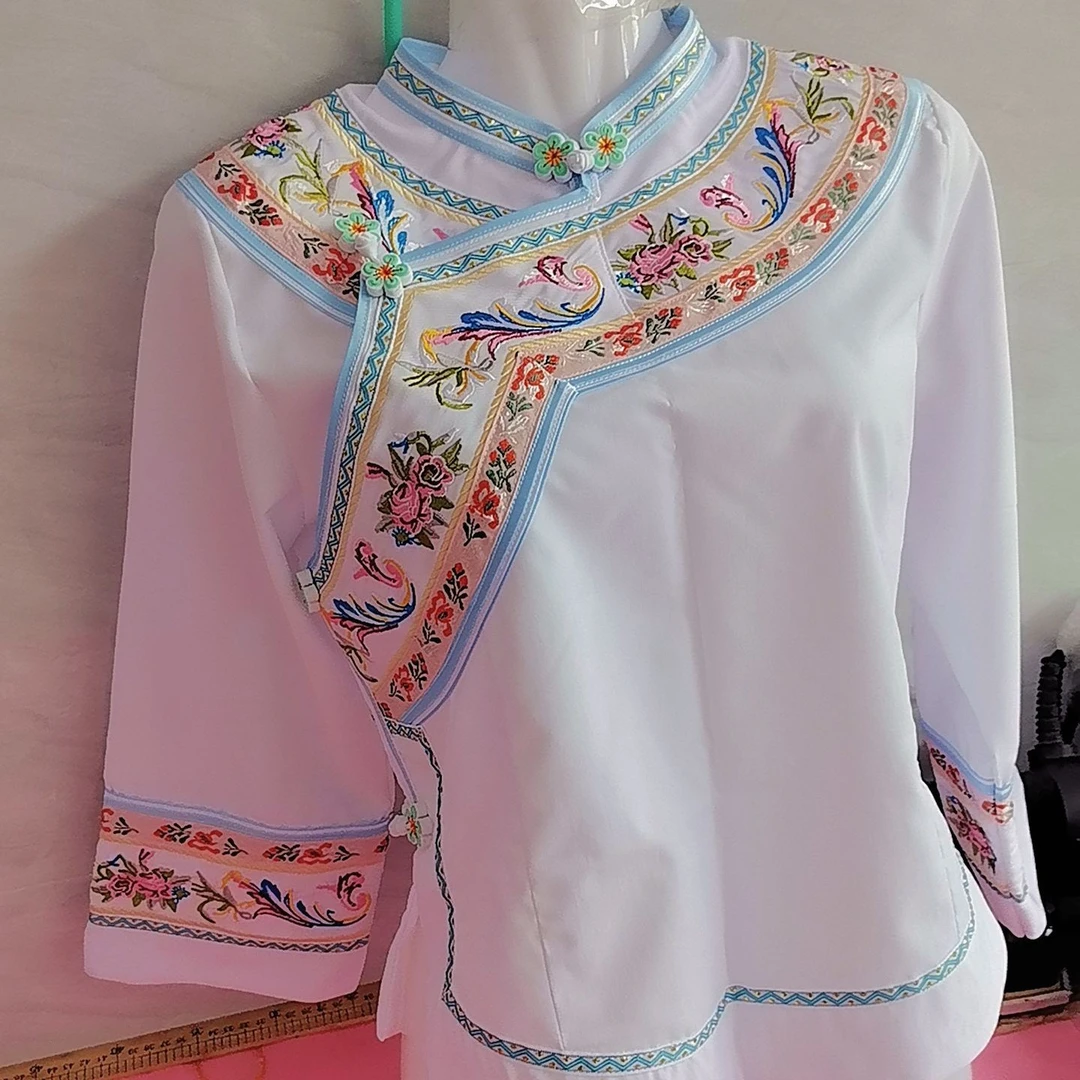 贵州云南广西少数民族服饰蓝白上衣纱裙传统民族服装