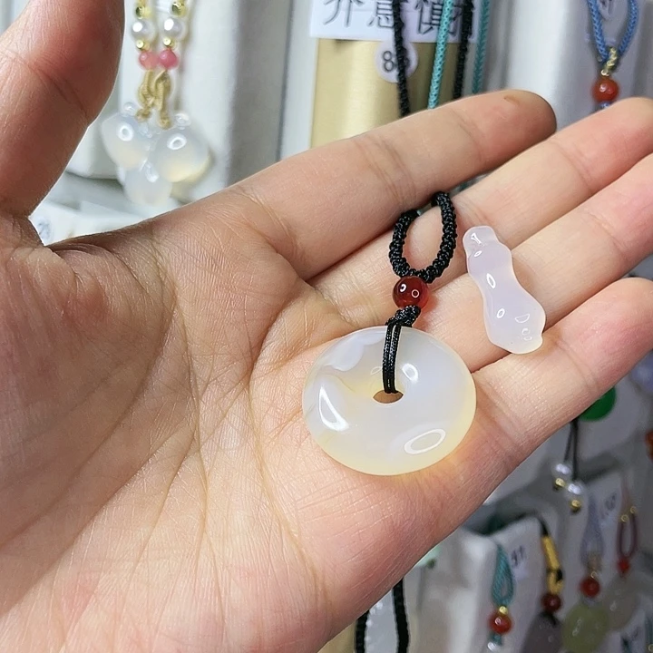 玛瑙/玉髓颈饰合金小*格