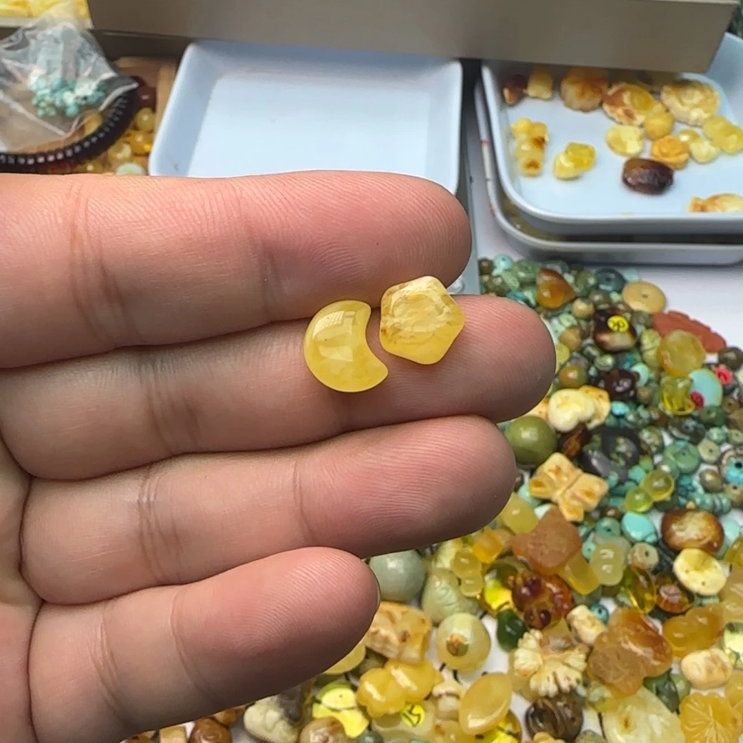 琥珀未镶嵌裸石0.67克