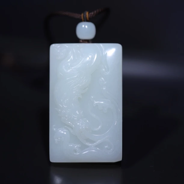 新疆和田白玉 龙牌挂件 白细油 老料