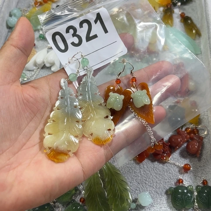 浮***佳蛇纹石玉合金耳饰
