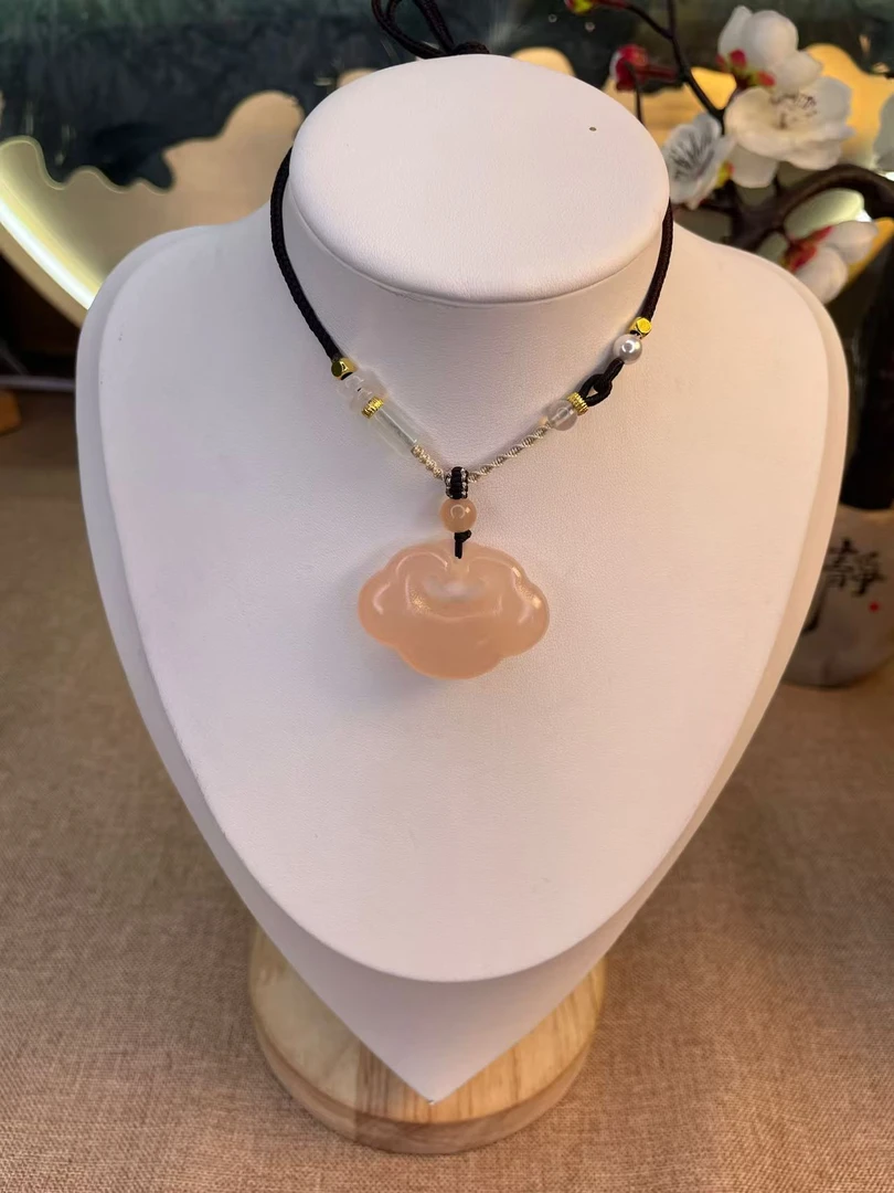 天然玉石祥云锁吊坠