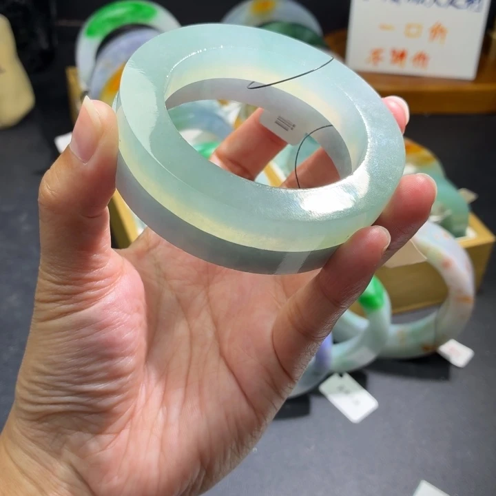 定制翡翠未镶嵌翡翠手镯