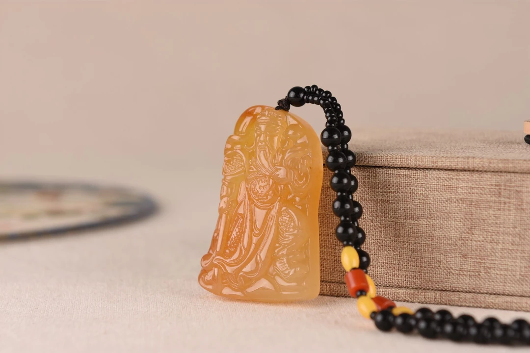 云南龙陵黄龙玉精雕关公霸气男款颈饰吊坠百搭正品玉石多样性发货