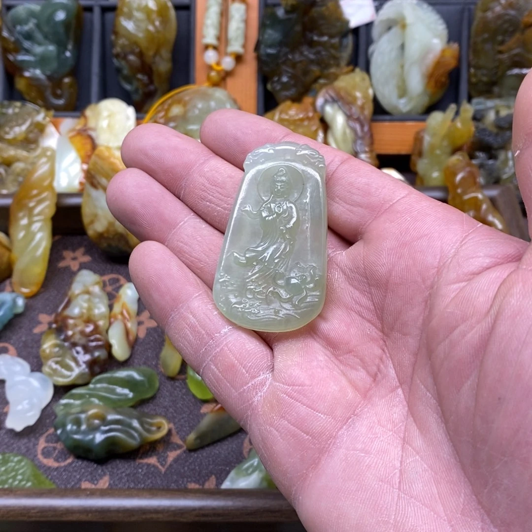 蛇纹石玉未镶嵌颈饰