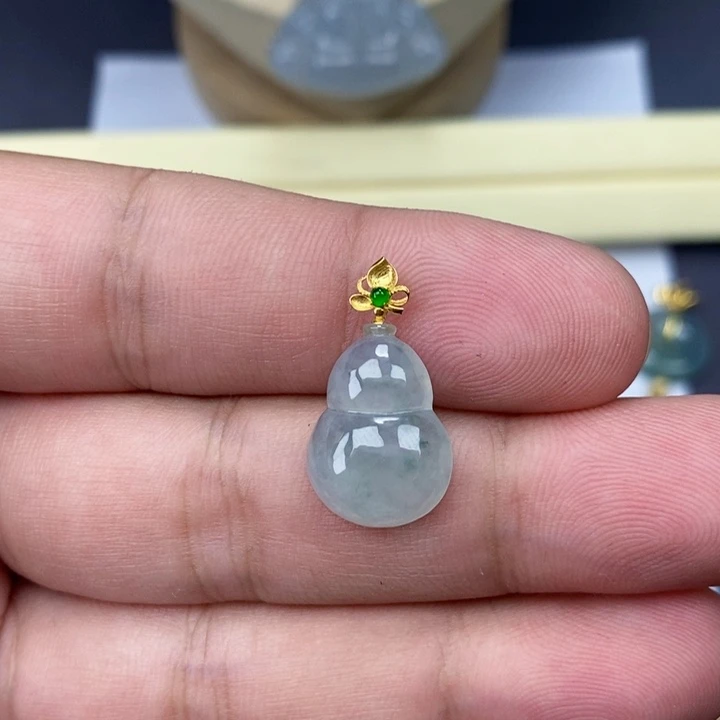 吊坠(赠链)18K金镶嵌翡翠葫芦
