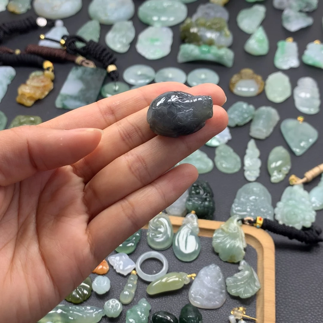 翡翠颈饰未镶嵌龙龟