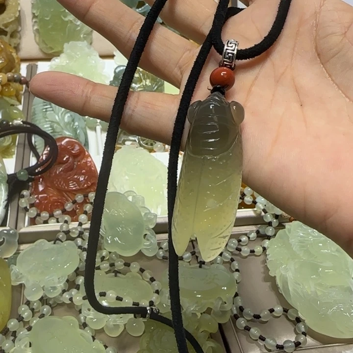 蛇纹石玉吊坠未镶嵌