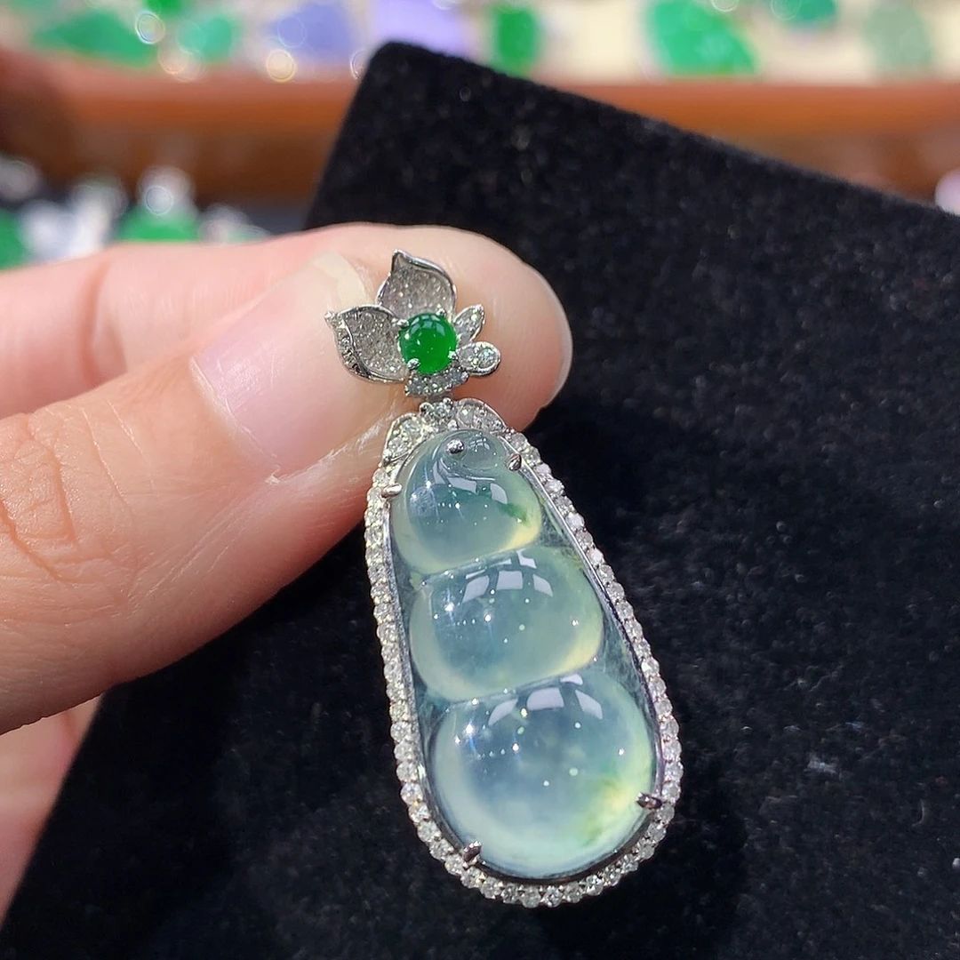 翡翠18K金镶嵌颈饰