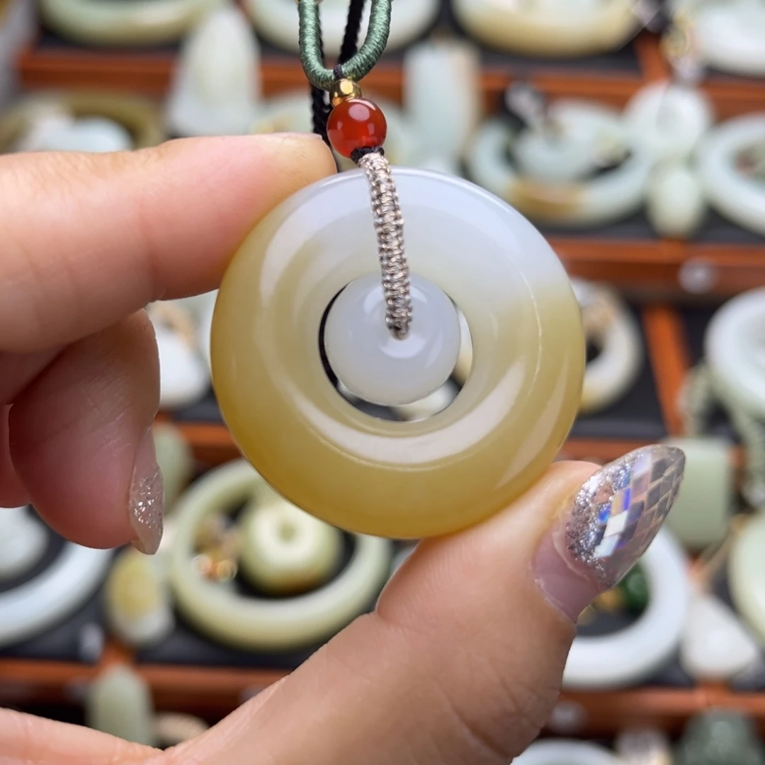 和田玉（糖玉）未镶嵌颈饰