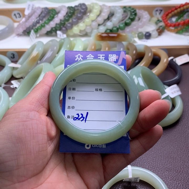 和田玉未镶嵌手镯