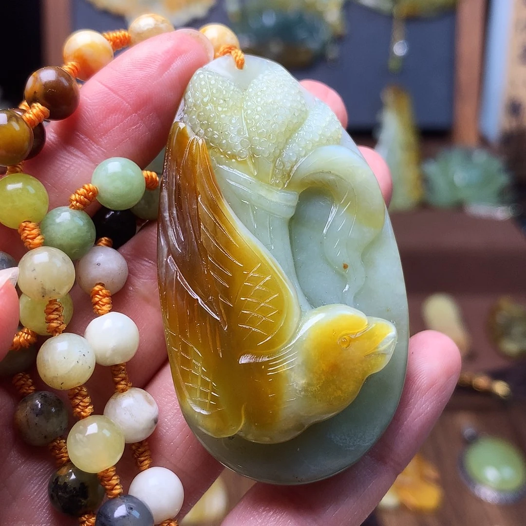 蛇纹石玉未镶嵌颈饰