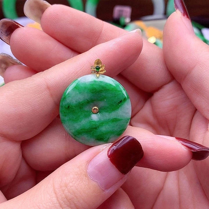 翡翠颈饰18K金镶嵌翡翠