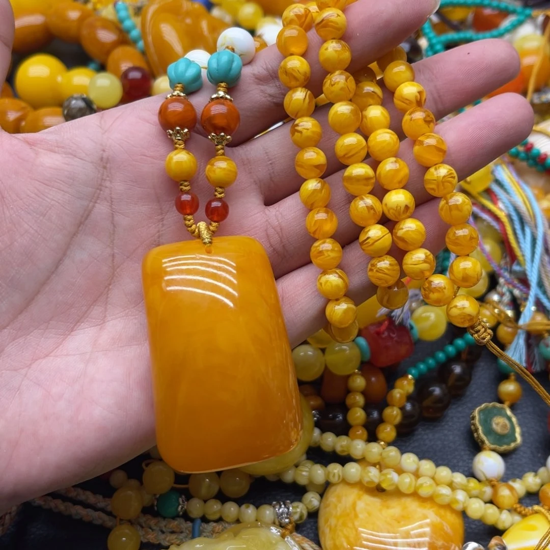 蜜糖色平安无事牌吊坠