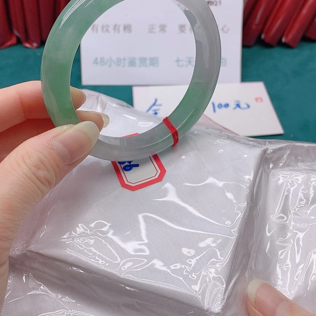 翡翠手镯未镶嵌?****！8666666666