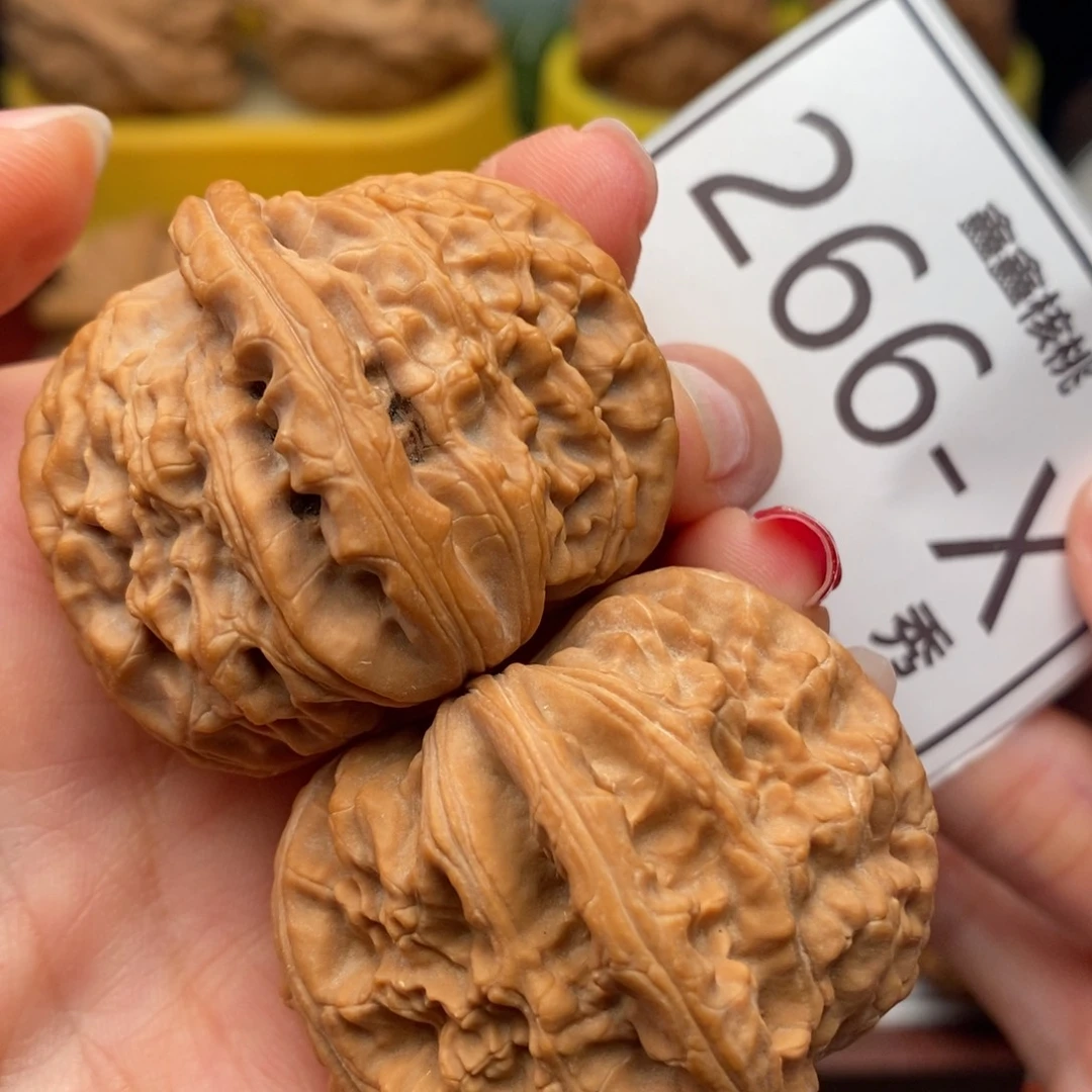 桃核把件白狮子43……