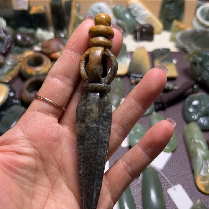 岫岩河磨玉（透闪石质玉）未镶嵌颈饰