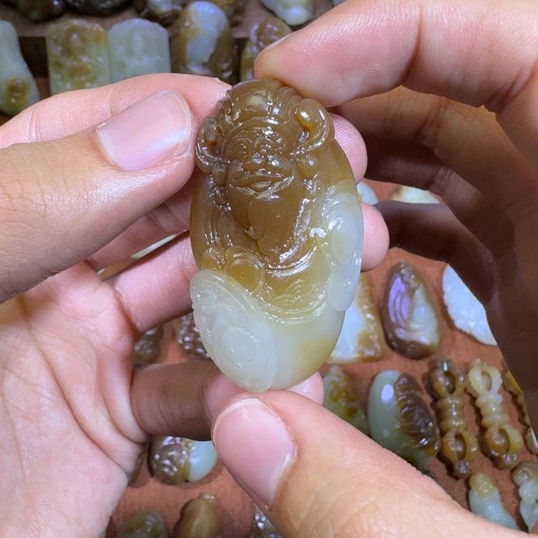 和田玉未镶嵌颈饰