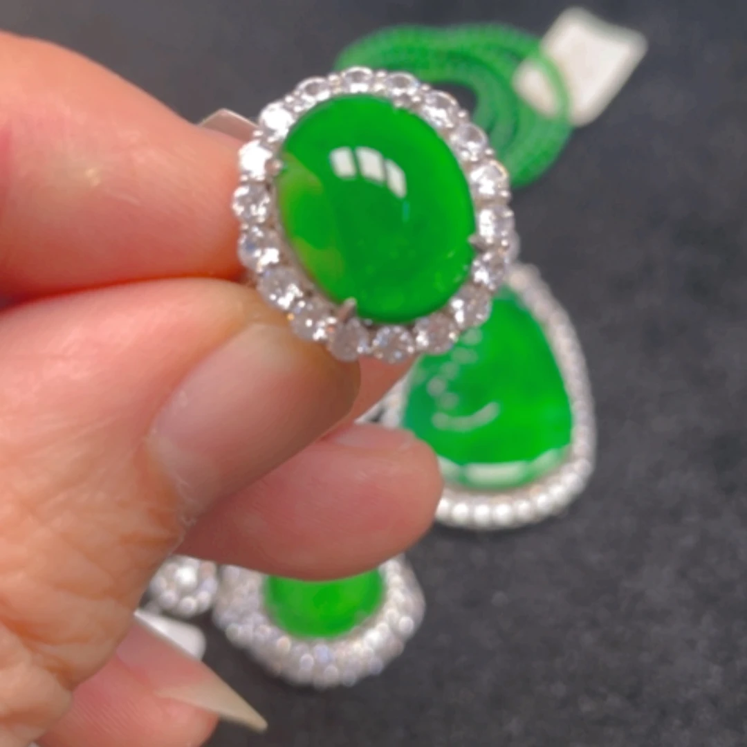 【闪购商品】颈饰银S925镶嵌翡翠戒指