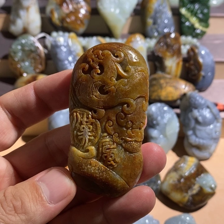 与***同和田玉未镶嵌把件定制