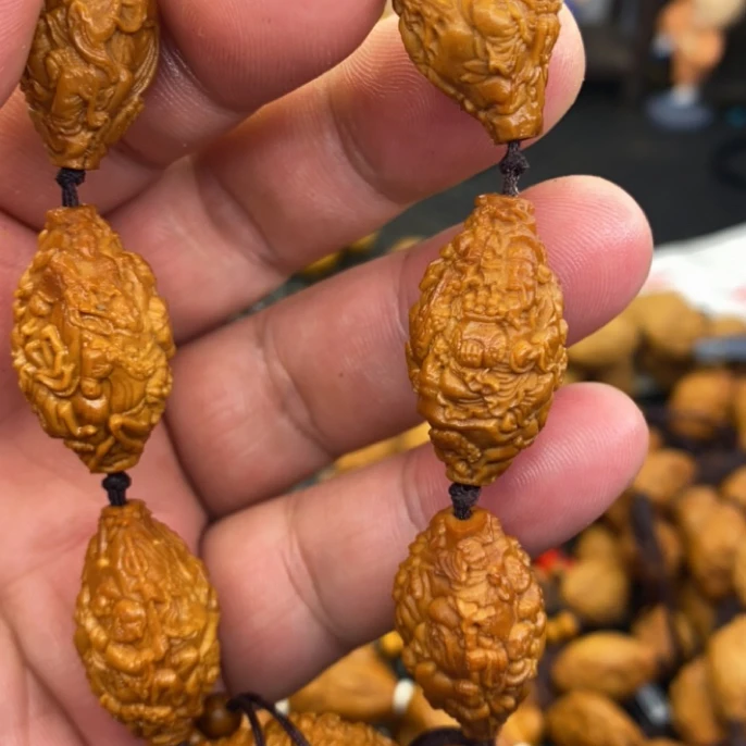 1.6天上人间雕刻手串