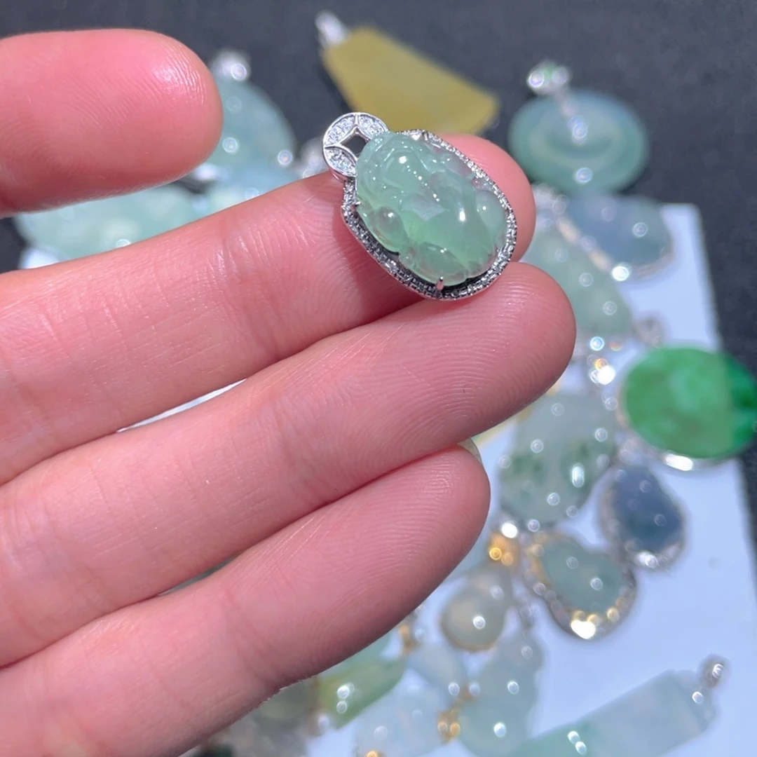 翡翠颈饰18K金镶嵌翡翠