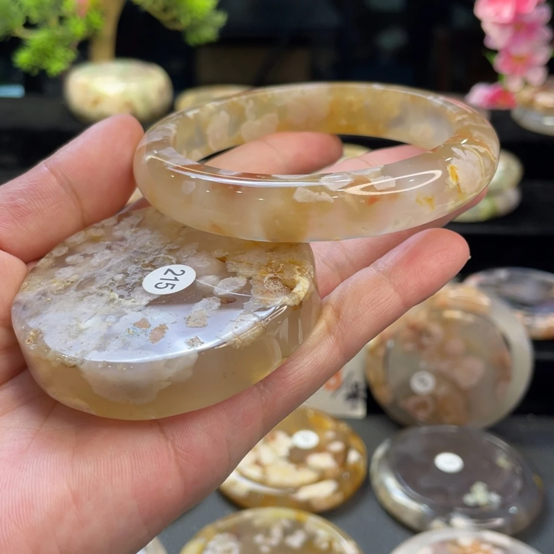 未镶嵌手镯石英质玉