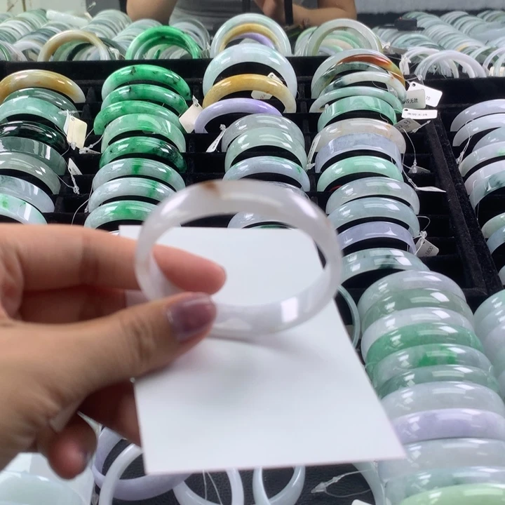 翡翠手镯未镶嵌公主