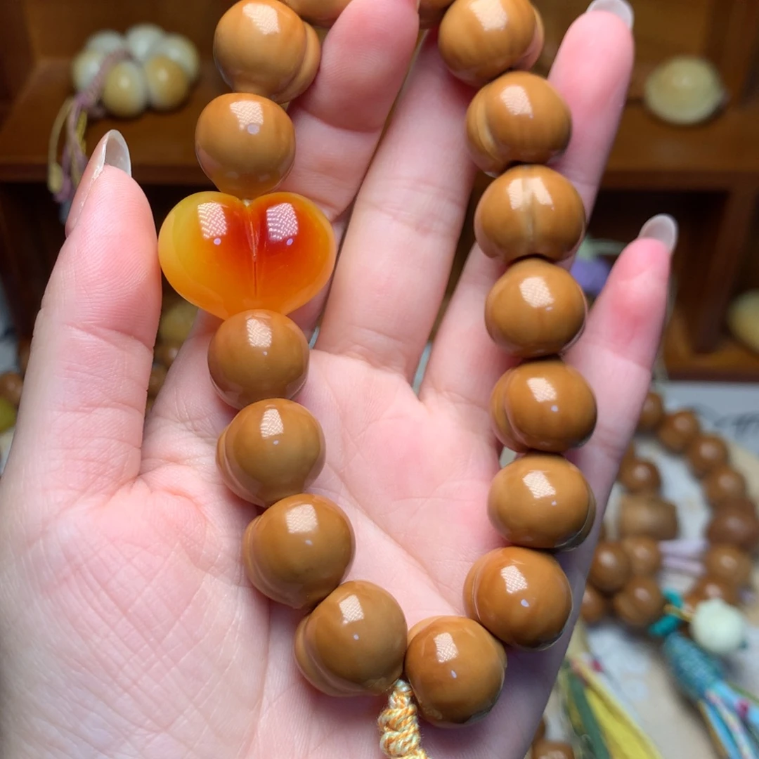 吊坠猴头核桃新款屁桃手持爱心