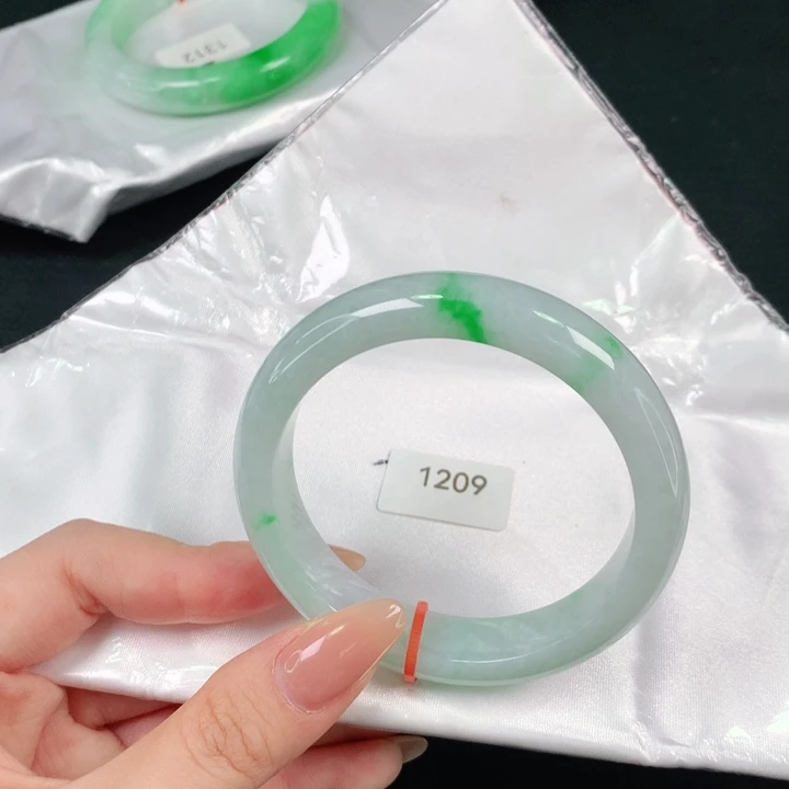 翡翠手镯未镶嵌天然翡翠手镯04