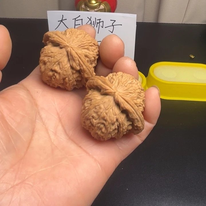 G***️吊坠桃核白狮子43有修