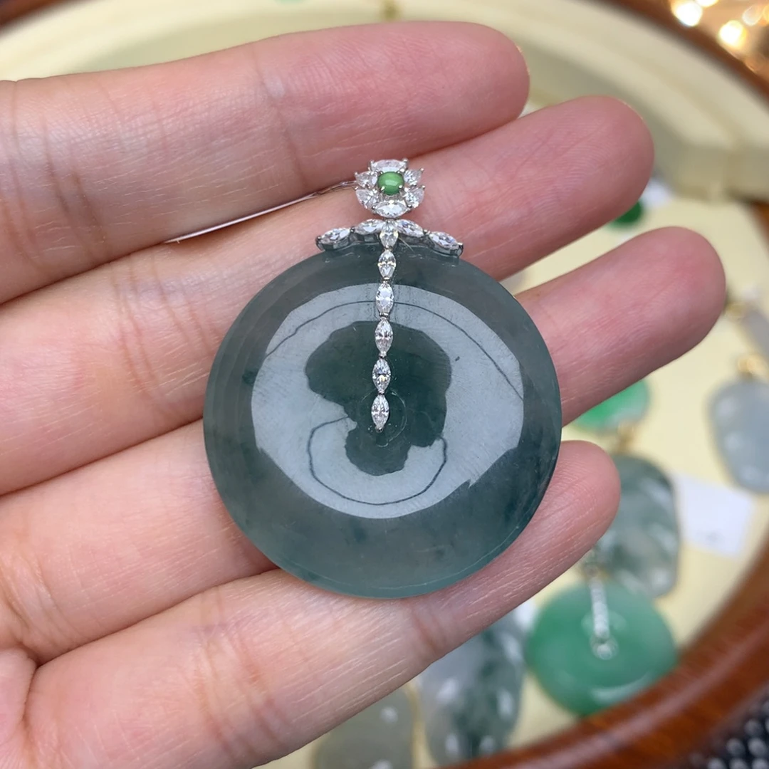 *****颈饰18K金镶嵌翡翠