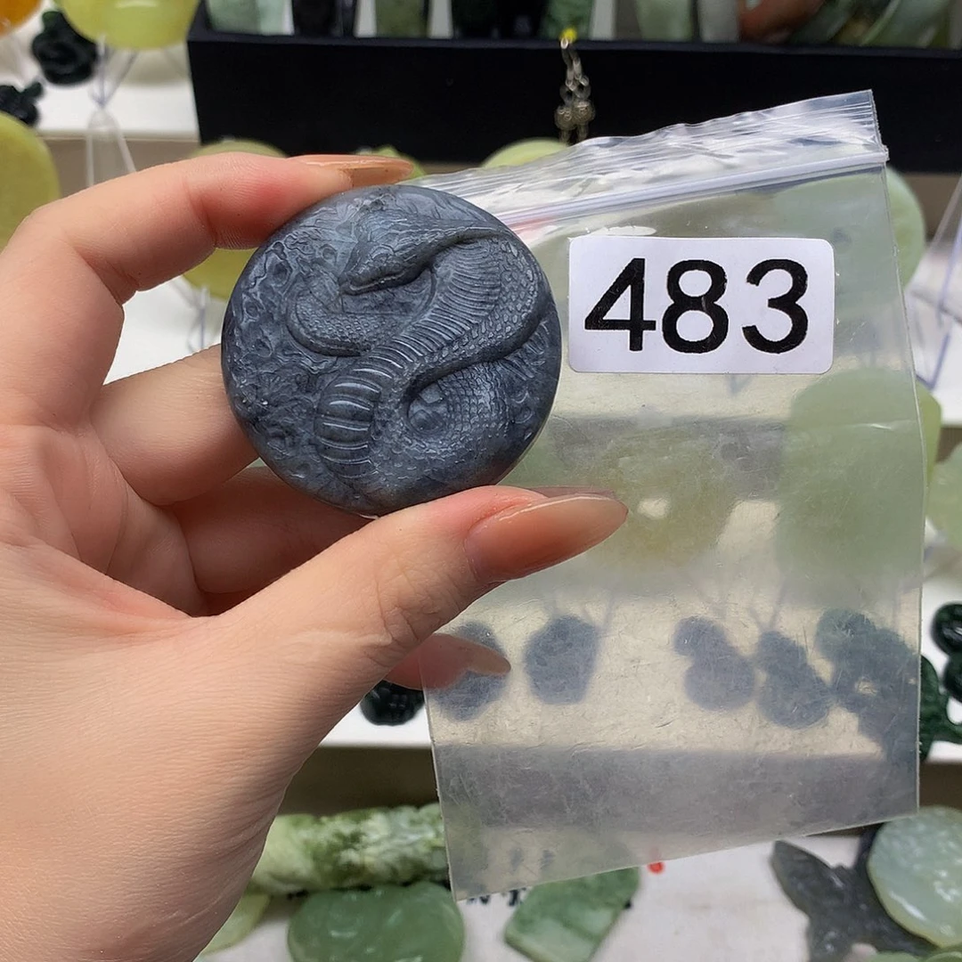 蛇纹石玉颈饰未镶嵌