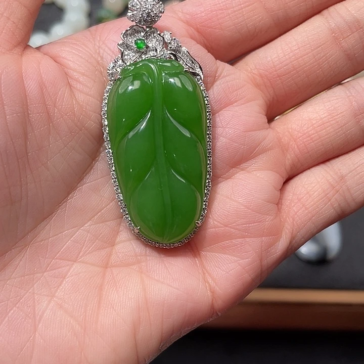 和田玉18K金镶嵌颈饰