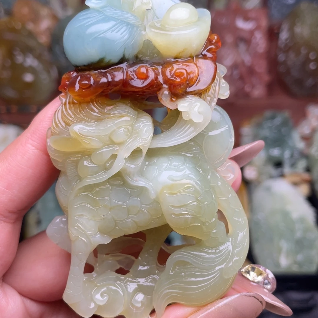 龙***洲蛇纹石玉未镶嵌颈饰