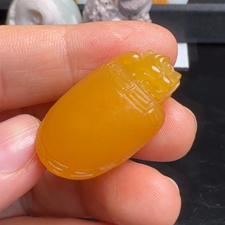 颈饰未镶嵌和田玉（白玉）